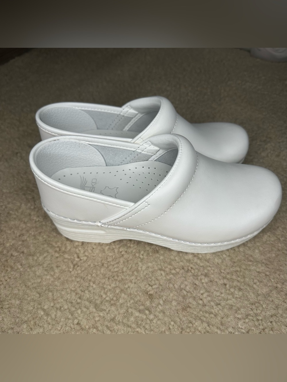 Dansko White Slip-On Professional Clog Size 35 EUC